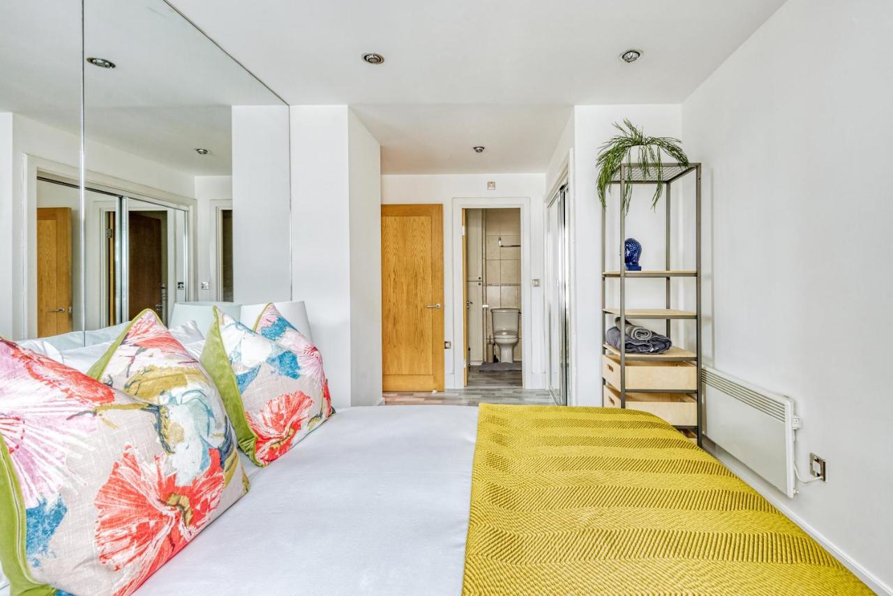 Riverside 2-bedroom Appartement Londres